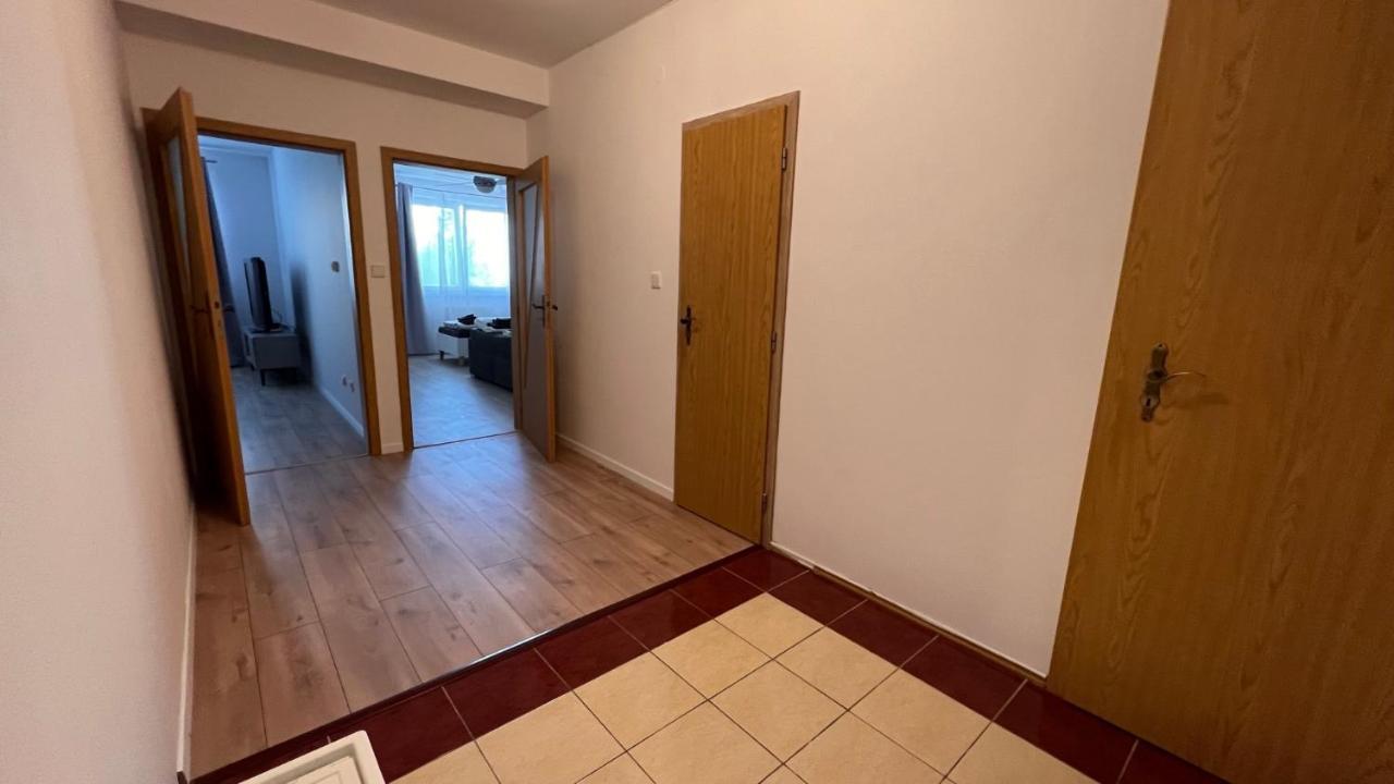 2 Room Apartment, Near Oc Galeria, Petrzalka Bratislava Luaran gambar