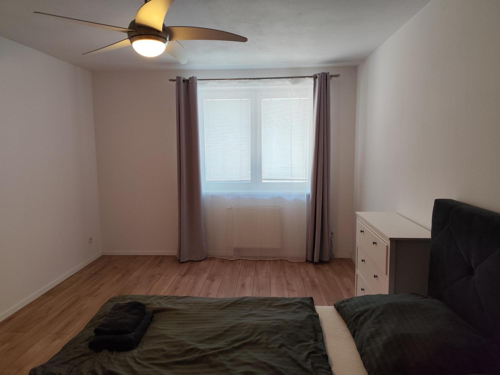 2 Room Apartment, Near Oc Galeria, Petrzalka Bratislava Luaran gambar