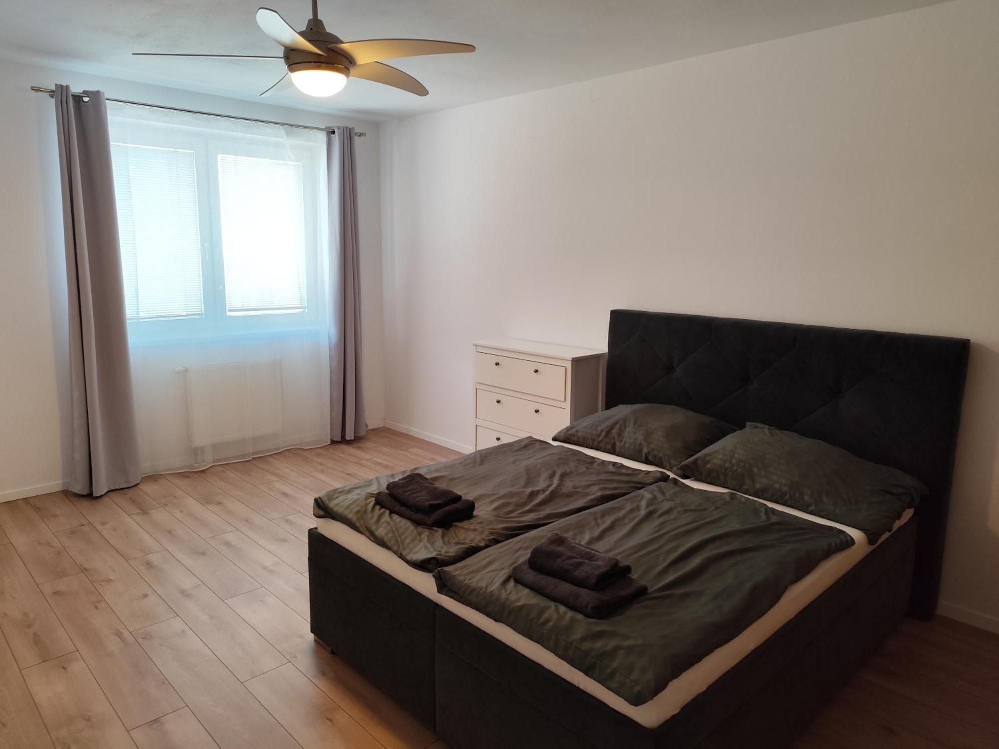 2 Room Apartment, Near Oc Galeria, Petrzalka Bratislava Luaran gambar