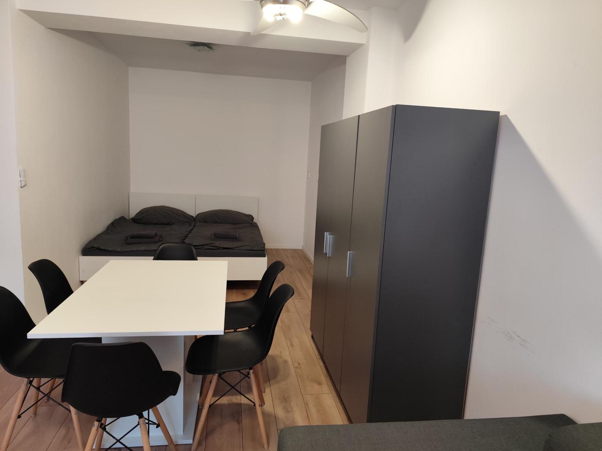 2 Room Apartment, Near Oc Galeria, Petrzalka Bratislava Luaran gambar