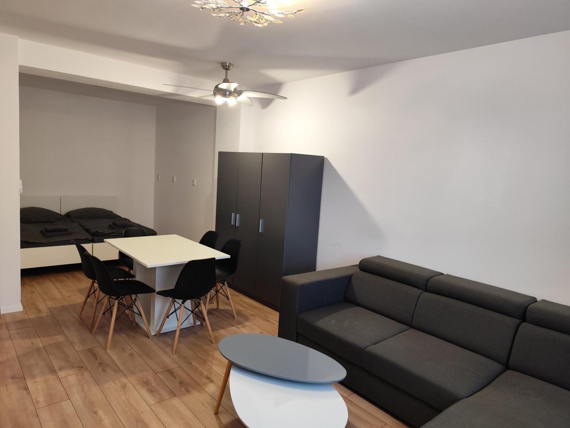 2 Room Apartment, Near Oc Galeria, Petrzalka Bratislava Luaran gambar